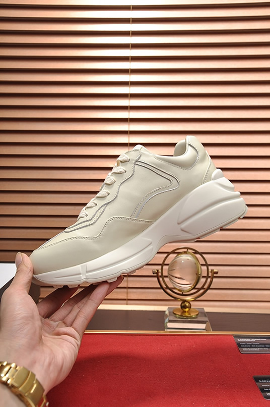 グッチ ストロベリーモチーフ 厚底スニーカー オフホワイト shoes514 - 画像 (5)