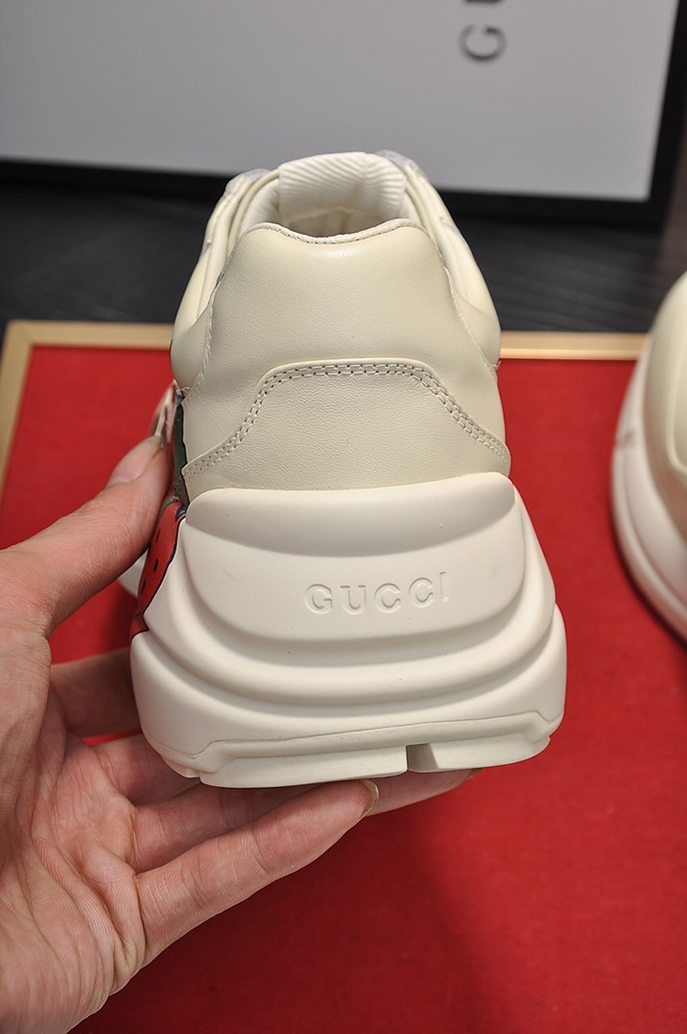 グッチ ストロベリーモチーフ 厚底スニーカー オフホワイト shoes514 - 画像 (9)