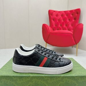 グッチ GGエンボス ウェブストライプ スニーカー ブラック shoes529