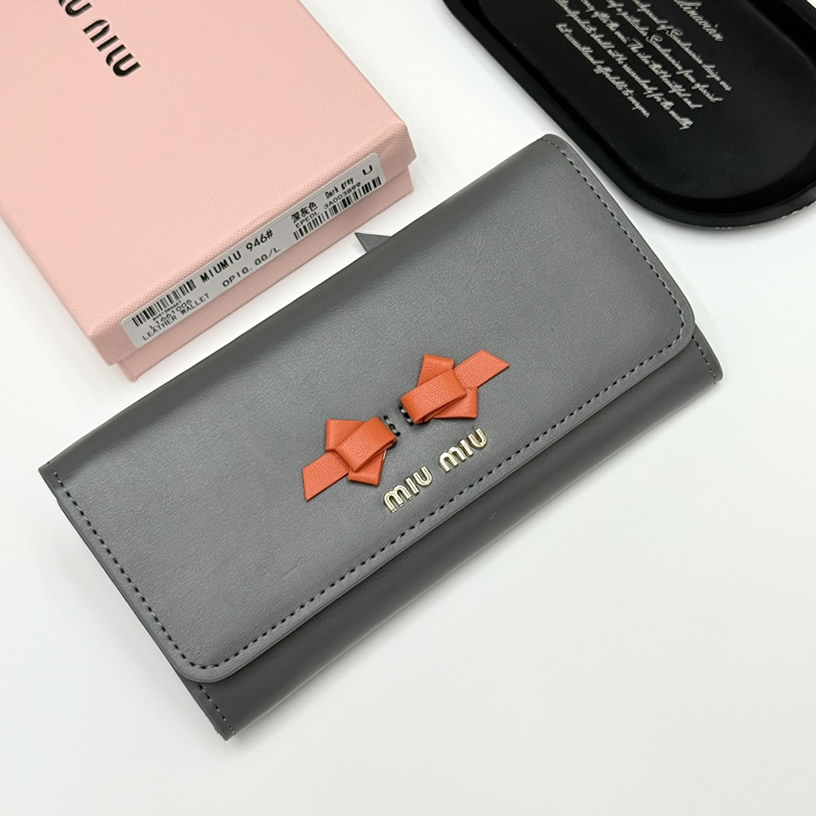 Miu Miu レザー ロングウォレット ダークグレー miumiu946