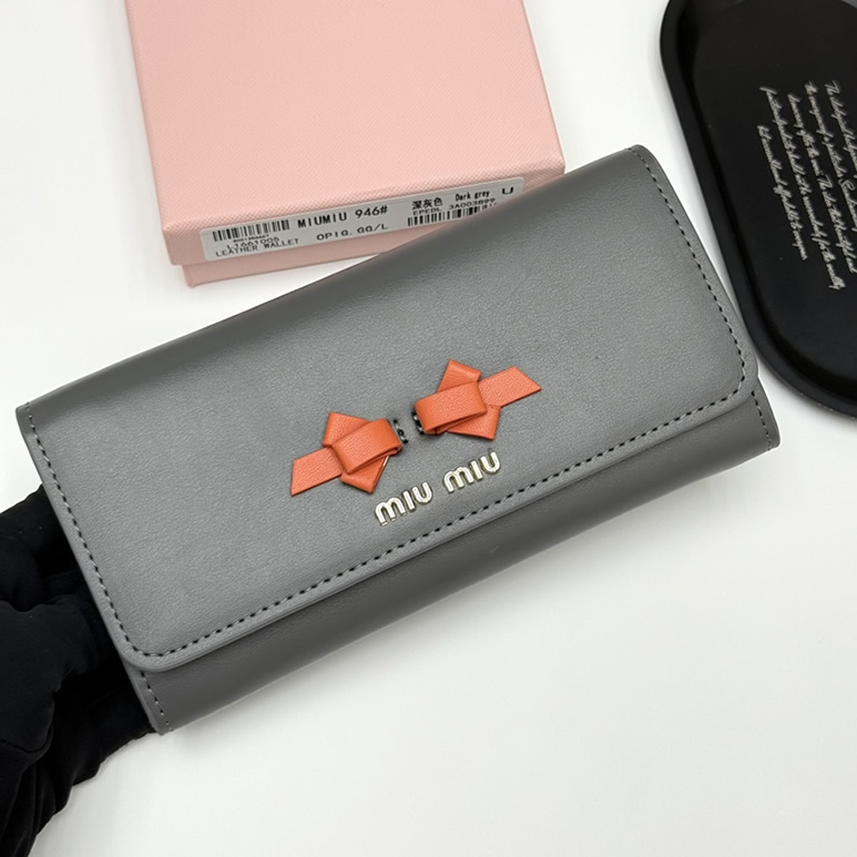 Miu Miu レザー ロングウォレット ダークグレー miumiu946 - 画像 (2)