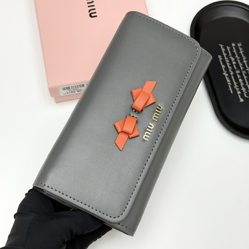 Miu Miu レザー ロングウォレット ダークグレー miumiu946 - 画像 (3)