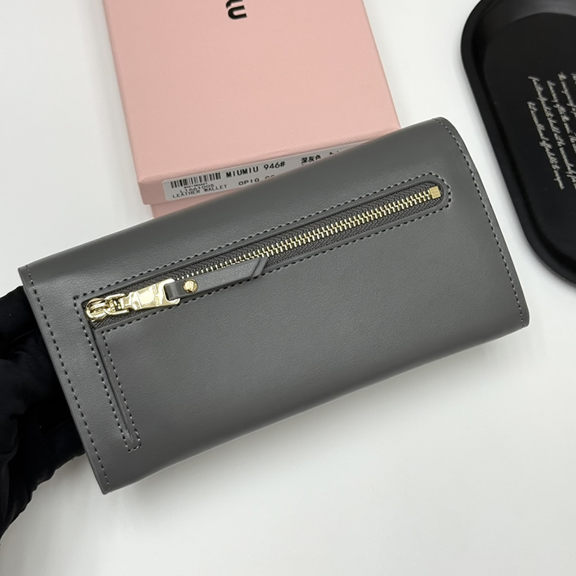 Miu Miu レザー ロングウォレット ダークグレー miumiu946 - 画像 (4)