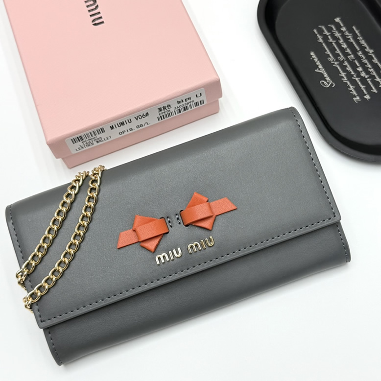 Miu Miu チェーンウォレット ダークグレー miumiuv06