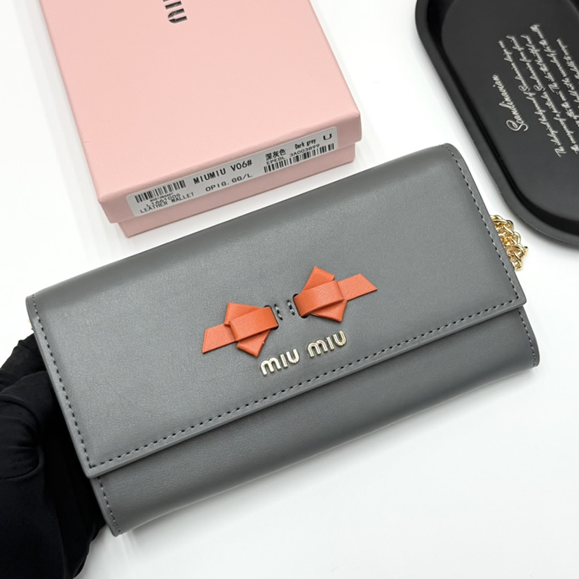 Miu Miu チェーンウォレット ダークグレー miumiuv06 - 画像 (2)