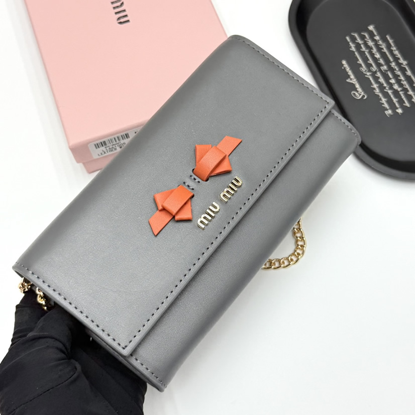 Miu Miu チェーンウォレット ダークグレー miumiuv06 - 画像 (3)