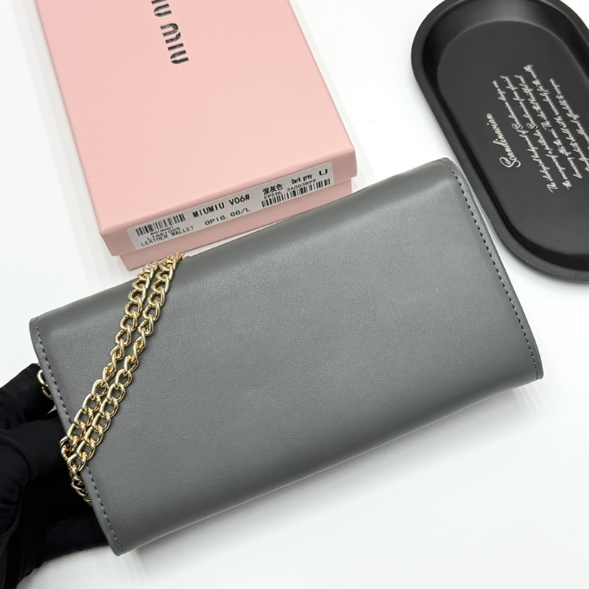 Miu Miu チェーンウォレット ダークグレー miumiuv06 - 画像 (4)