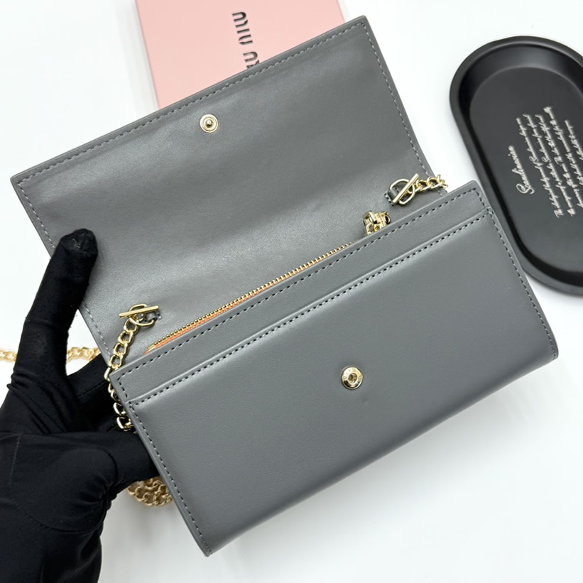 Miu Miu チェーンウォレット ダークグレー miumiuv06 - 画像 (6)