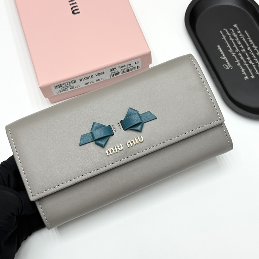 Miu Miu チェーンウォレット フレンチグレー miumiuv06 - 画像 (2)