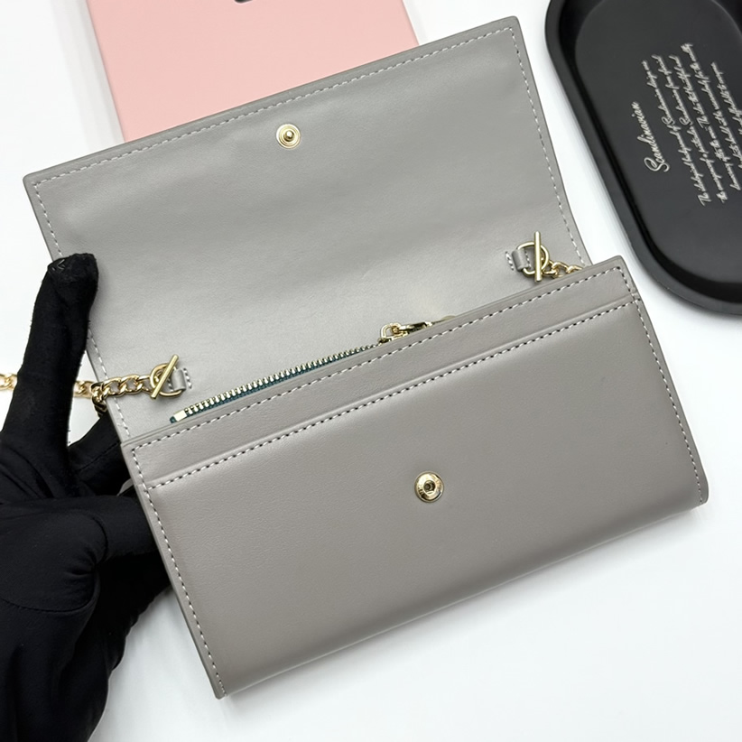 Miu Miu チェーンウォレット フレンチグレー miumiuv06 - 画像 (6)