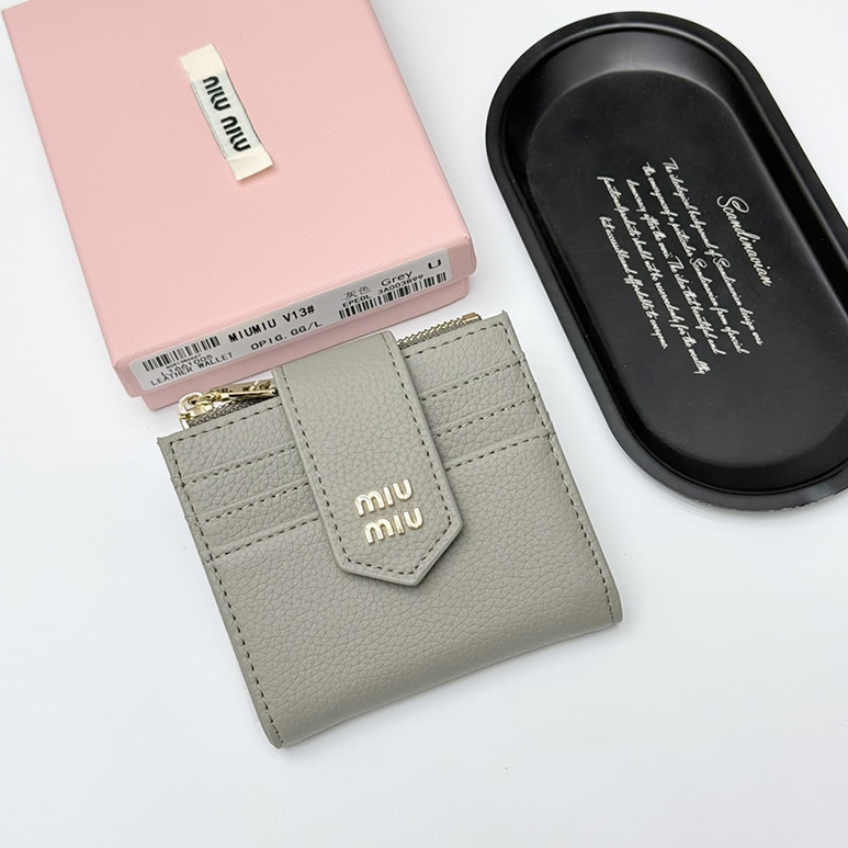 Miu Miu レザー コンパクトカードホルダー グレー miumiuV13