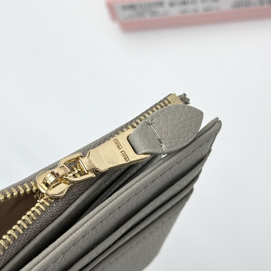 Miu Miu レザー コンパクトカードホルダー グレー miumiuV13 - 画像 (7)