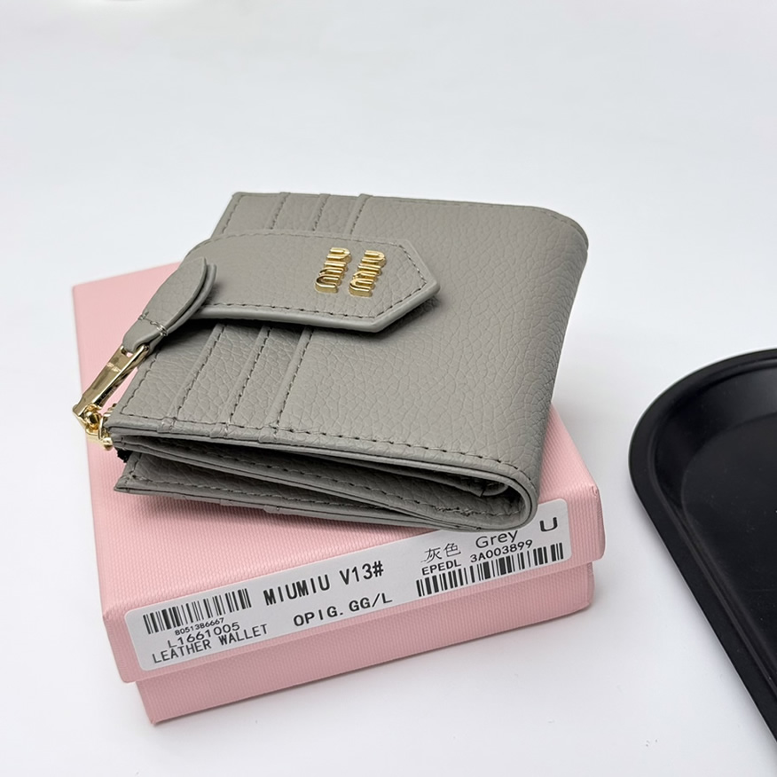 Miu Miu レザー コンパクトカードホルダー グレー miumiuV13 - 画像 (9)