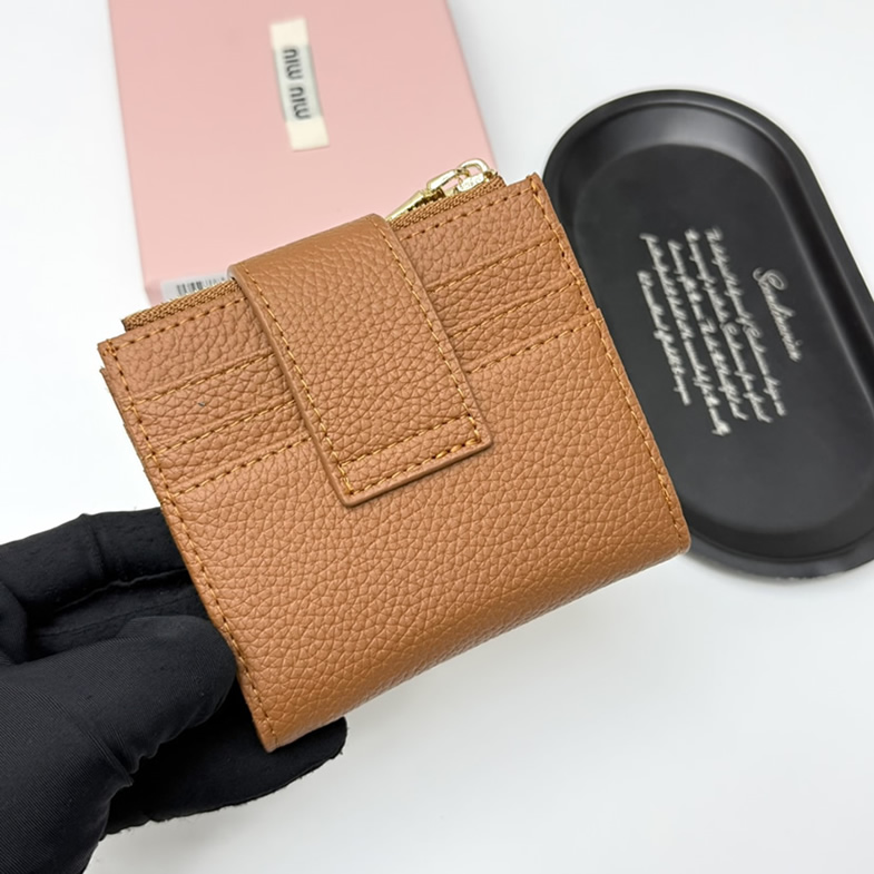 Miu Miu レザー コンパクトカードホルダー ブラウン miumiuV13 - 画像 (4)