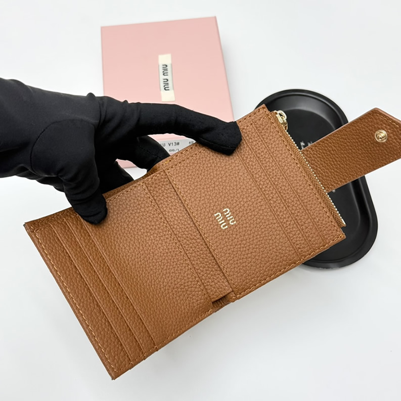 Miu Miu レザー コンパクトカードホルダー ブラウン miumiuV13 - 画像 (5)