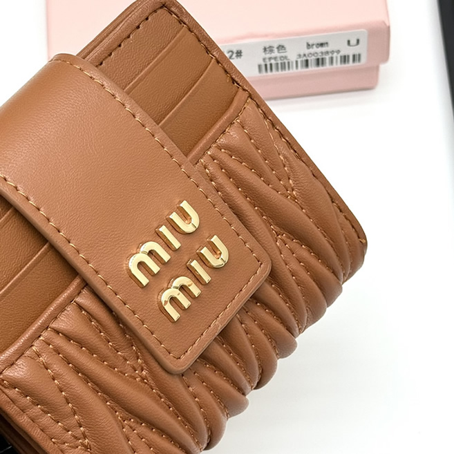 Miu Miu レザー コンパクトカードホルダー ブラック miumiuV12 - 画像 (5)