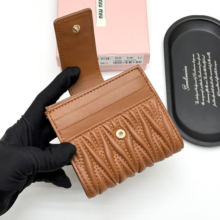 Miu Miu レザー コンパクトカードホルダー ブラック miumiuV12 - 画像 (6)