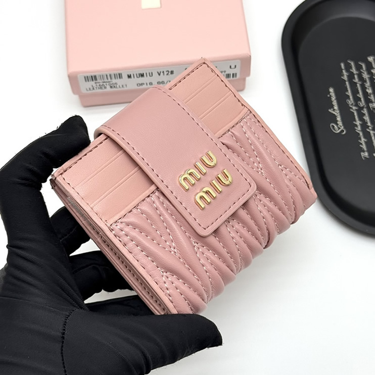 Miu Miu マテラッセレザー コンパクトウォレット ピンク miumiuV12 - 画像 (3)