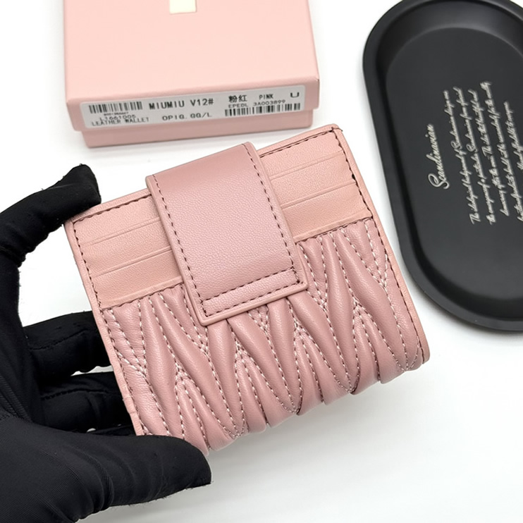 Miu Miu マテラッセレザー コンパクトウォレット ピンク miumiuV12 - 画像 (4)