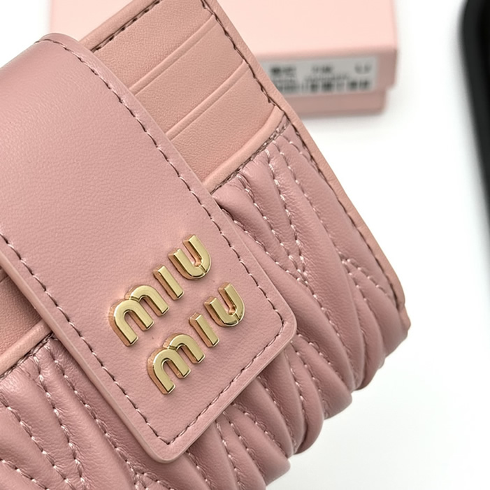 Miu Miu マテラッセレザー コンパクトウォレット ピンク miumiuV12 - 画像 (5)