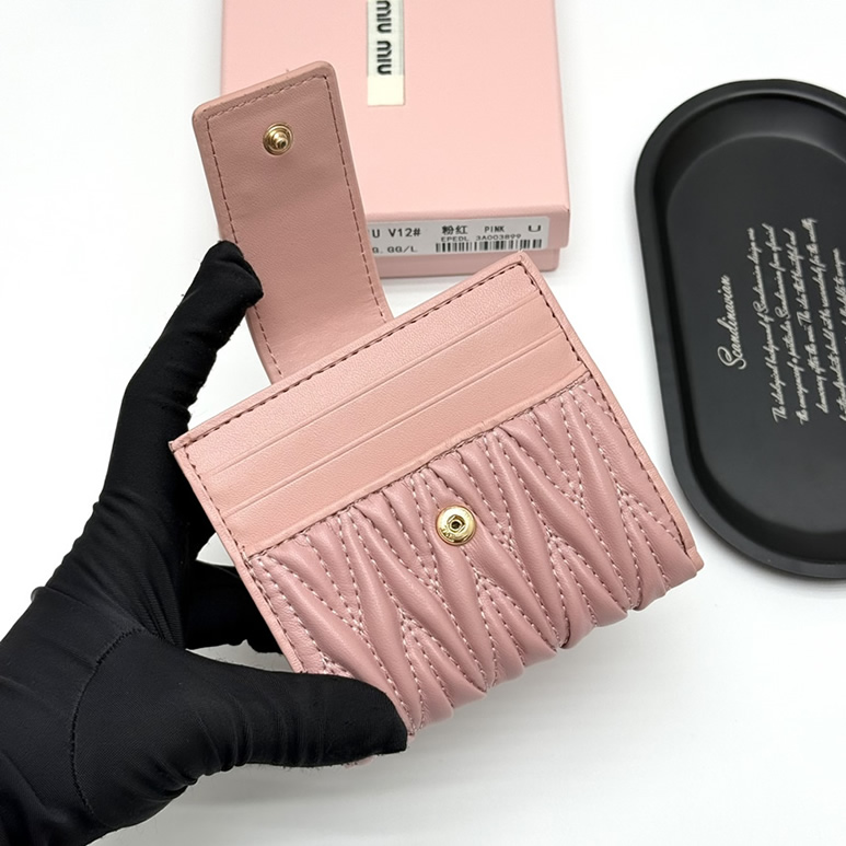 Miu Miu マテラッセレザー コンパクトウォレット ピンク miumiuV12 - 画像 (6)