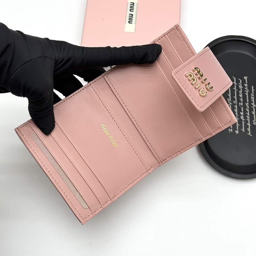 Miu Miu マテラッセレザー コンパクトウォレット ピンク miumiuV12 - 画像 (7)