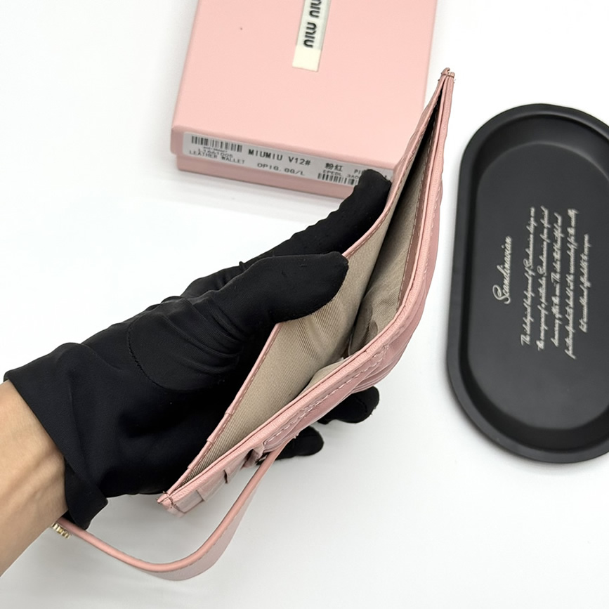 Miu Miu マテラッセレザー コンパクトウォレット ピンク miumiuV12 - 画像 (9)
