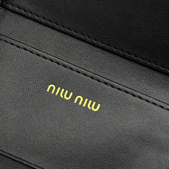 Miu Miu マテラッセレザー コンパクトウォレット ブラック miumiuV12 - 画像 (8)