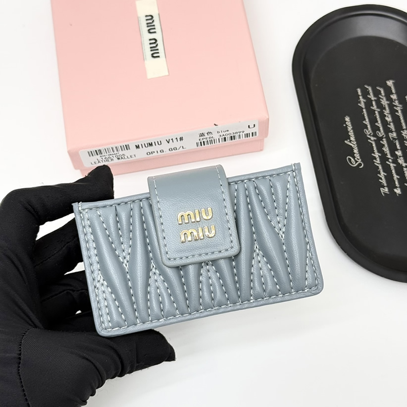 Miu Miu マテラッセレザー カードホルダー ブルー miumiuV11 - 画像 (3)