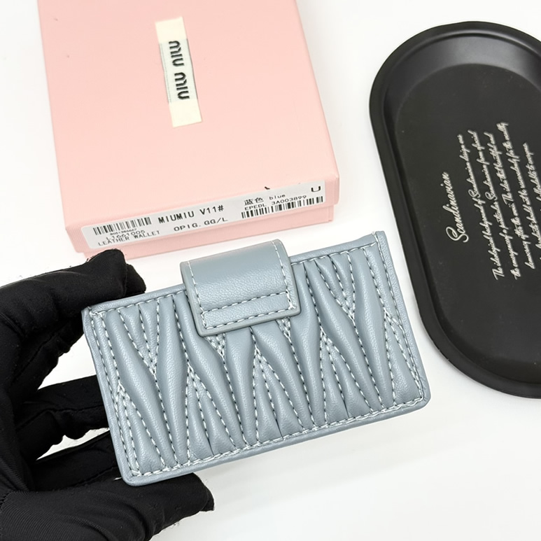 Miu Miu マテラッセレザー カードホルダー ブルー miumiuV11 - 画像 (4)