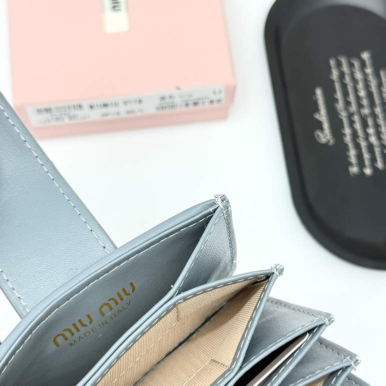 Miu Miu マテラッセレザー カードホルダー ブルー miumiuV11 - 画像 (7)