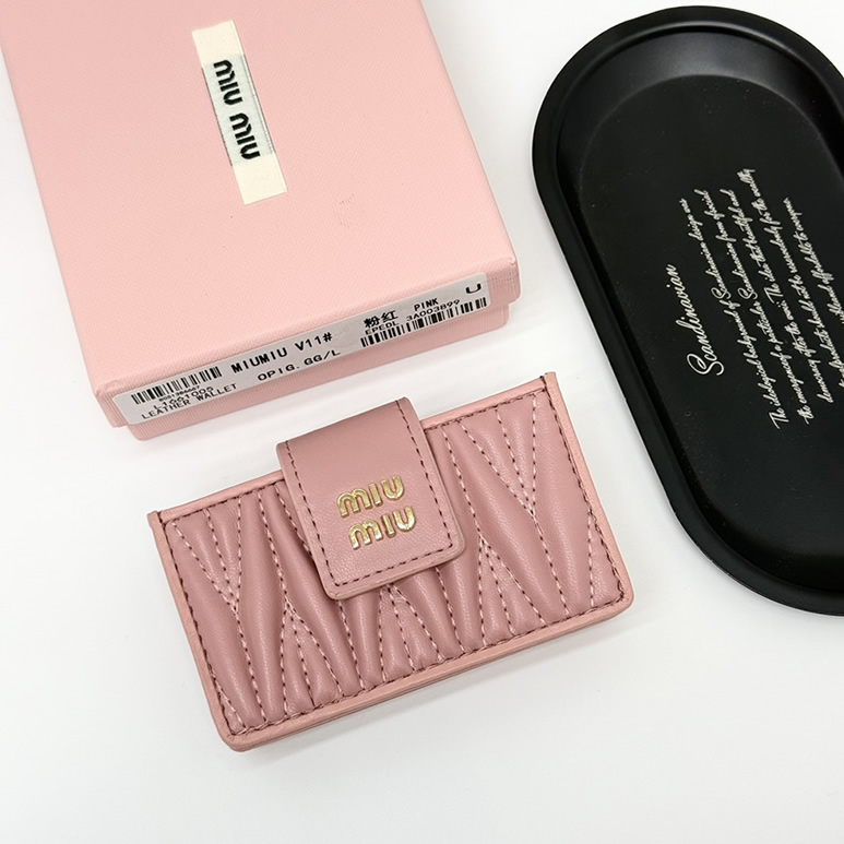 Miu Miu マテラッセレザー カードホルダー ピンク miumiuV11