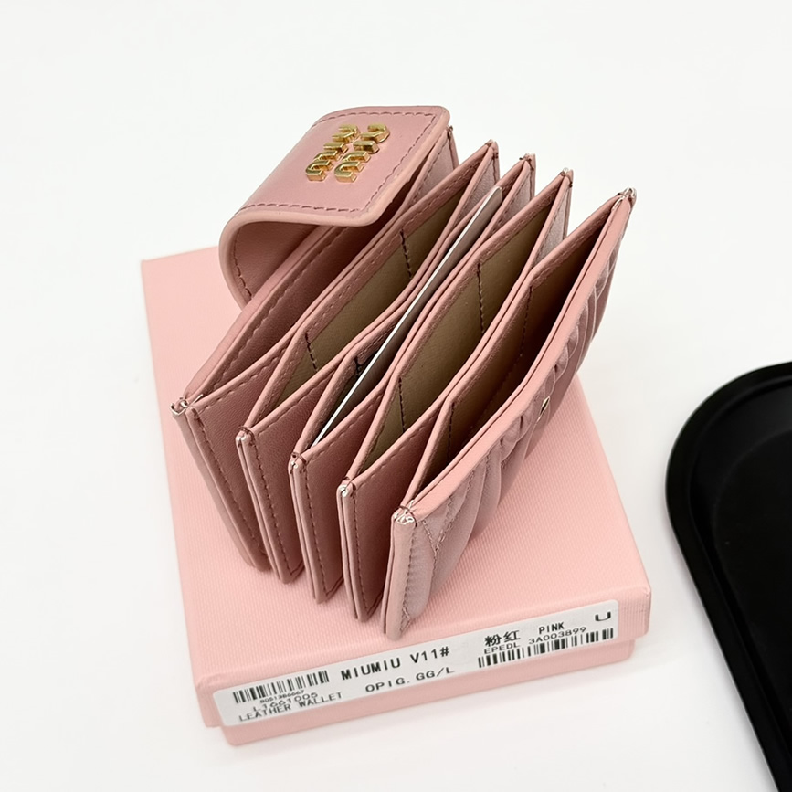 Miu Miu マテラッセレザー カードホルダー ピンク miumiuV11 - 画像 (8)