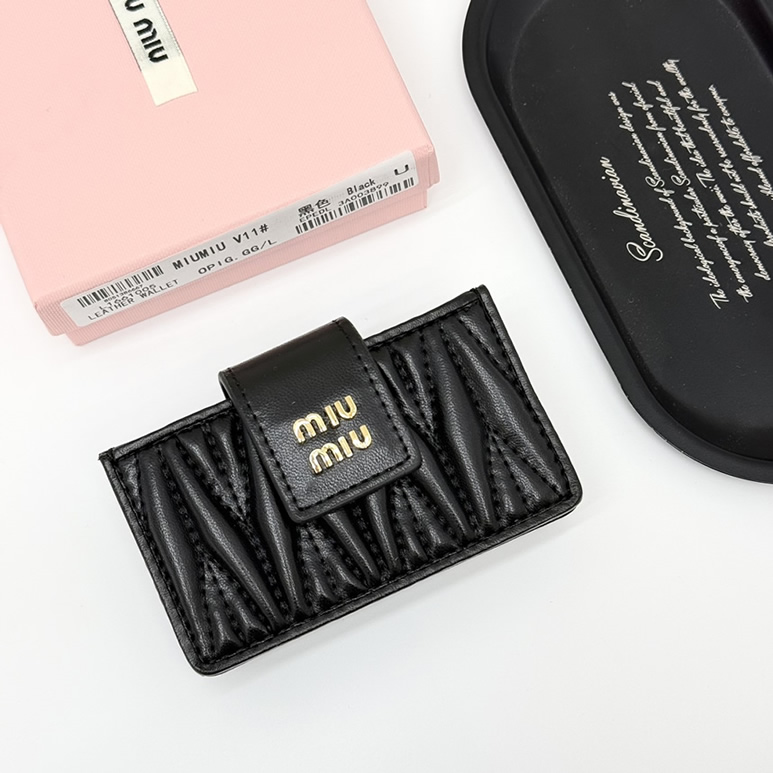Miu Miu マテラッセレザー カードホルダー ブラック miumiuV11