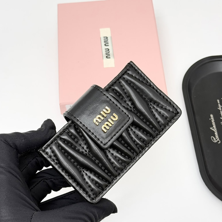 Miu Miu マテラッセレザー カードホルダー ブラック miumiuV11 - 画像 (3)