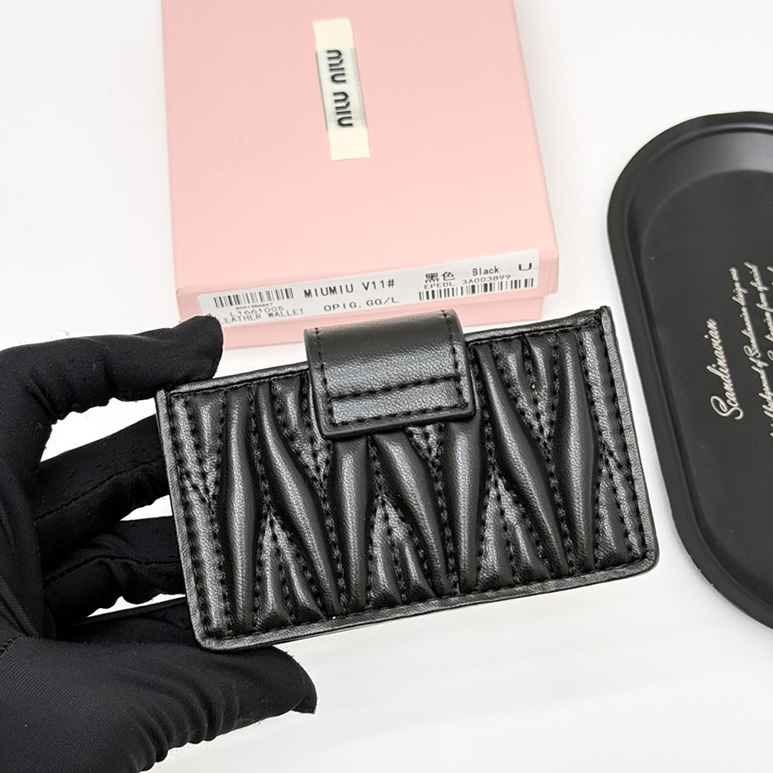 Miu Miu マテラッセレザー カードホルダー ブラック miumiuV11 - 画像 (4)