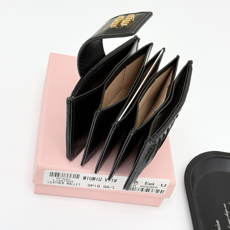 Miu Miu マテラッセレザー カードホルダー ブラック miumiuV11 - 画像 (8)