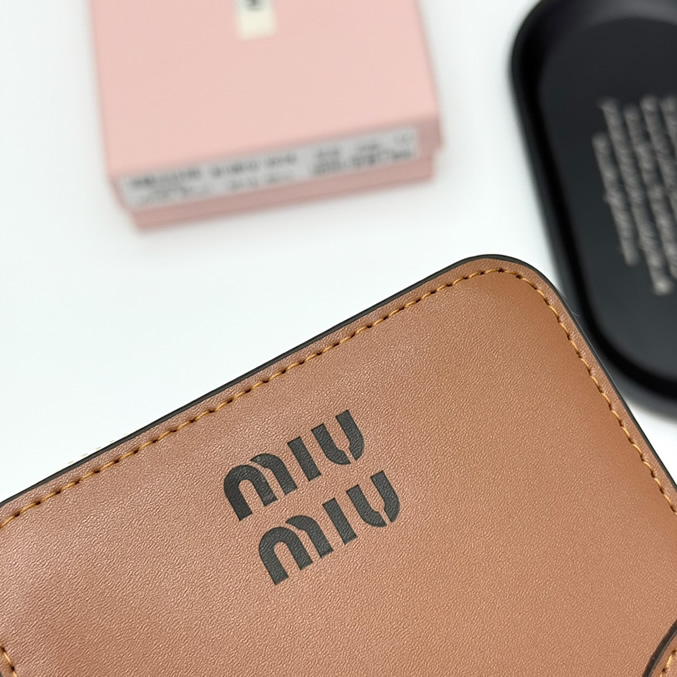 Miu Miu レザー ジップアラウンド コンパクトウォレット ブラウン miumiuV07 - 画像 (8)