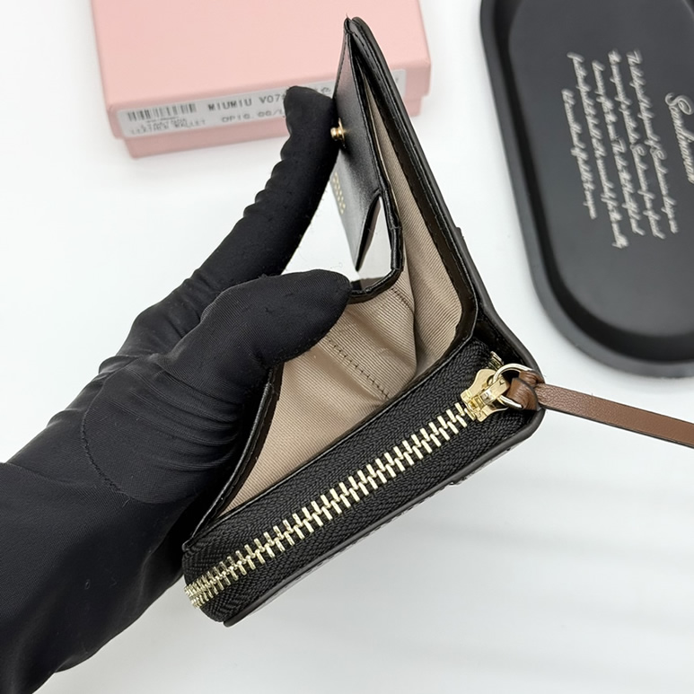 Miu Miu レザー ジップアラウンド コンパクトウォレット ブラック miumiuV07 - 画像 (7)