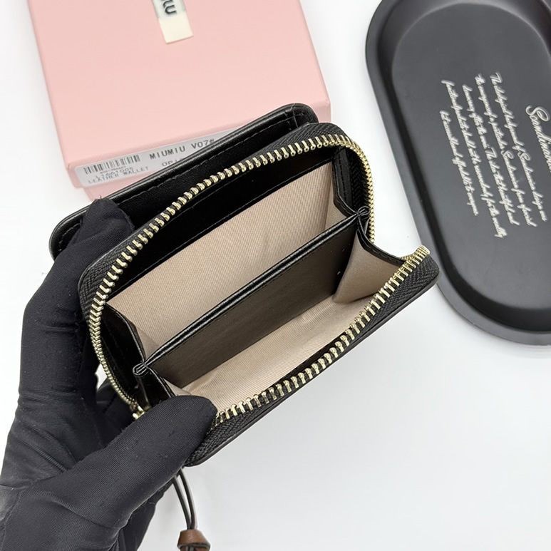 Miu Miu レザー ジップアラウンド コンパクトウォレット ブラック miumiuV07 - 画像 (8)