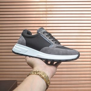 プラダ グレー×ブラック テクニカルスニーカー shoes579