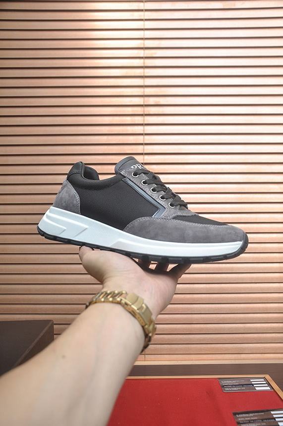 プラダ グレー×ブラック テクニカルスニーカー shoes579