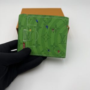 ルイ・ヴィトン モノグラム サッカーフィールド アートプリント ポルトフォイユ・ミュルティプル グリーン M28809