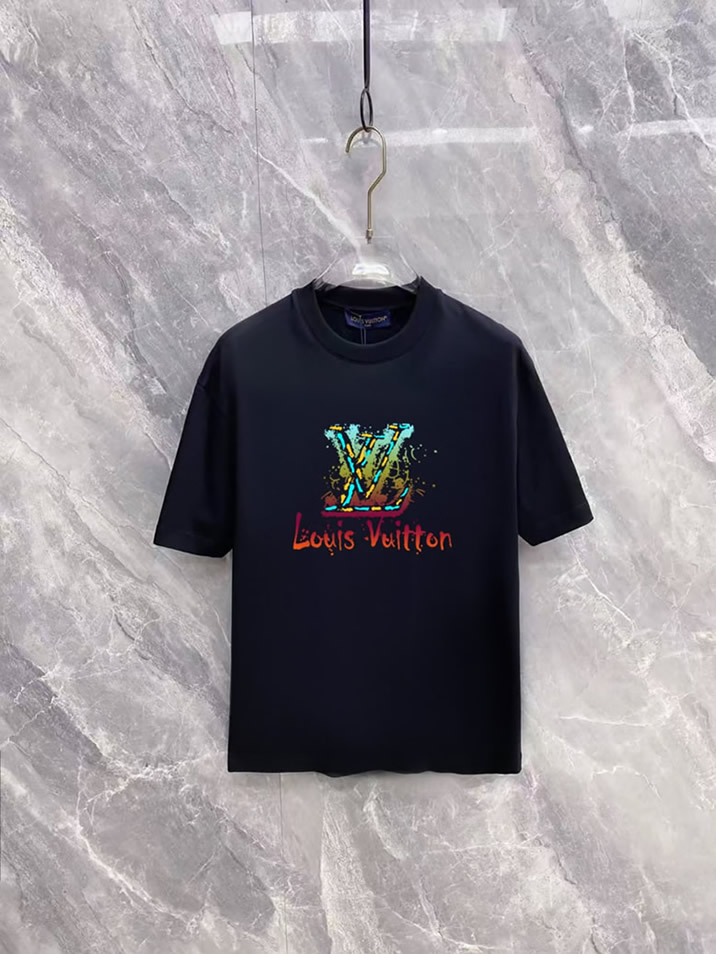 ルイ・ヴィトン カラフルグラデーション ロゴ クルーネックTシャツ ブラック FS483