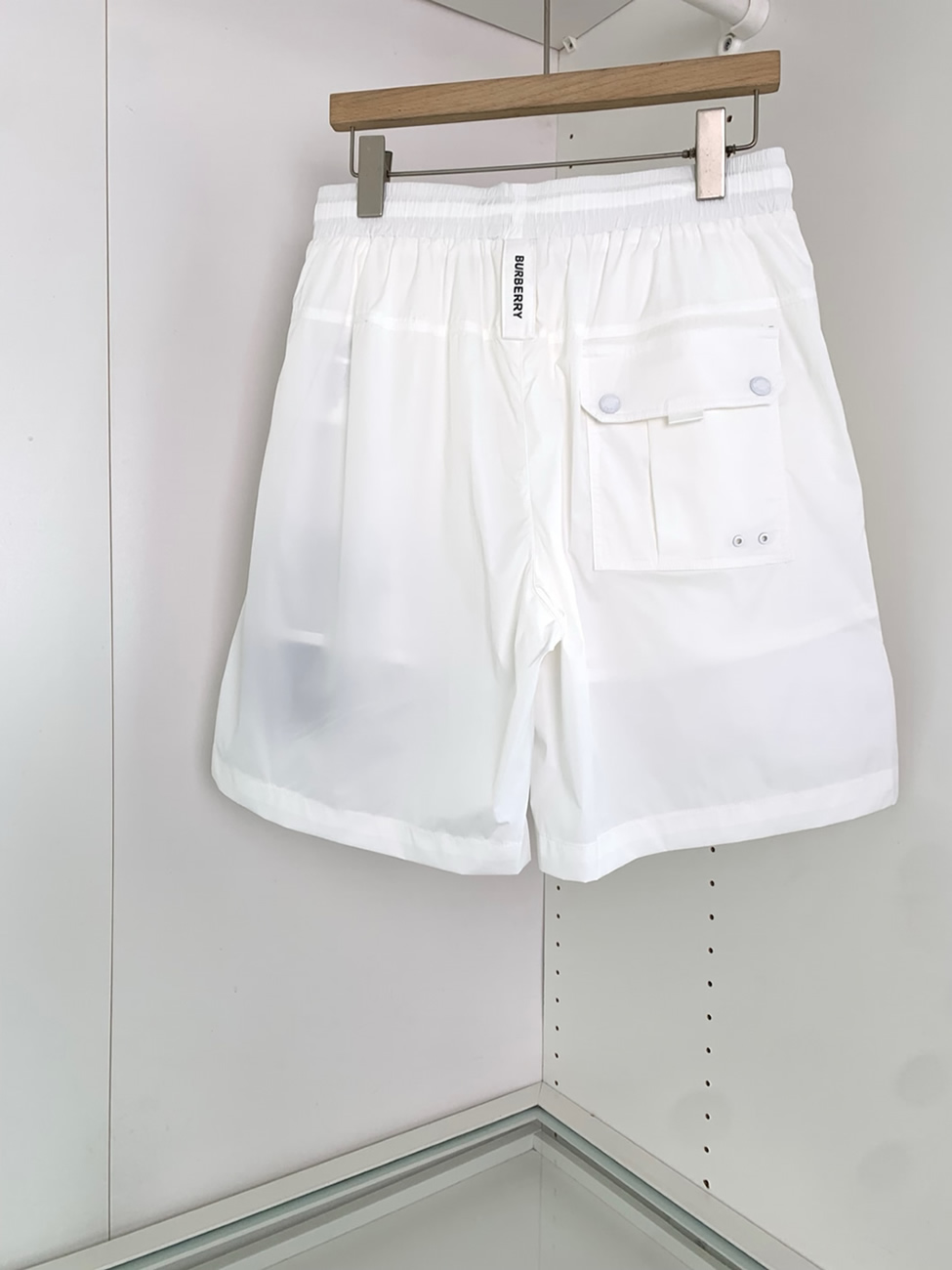 バーバリー ロゴドローコード テクニカルショートパンツ ホワイト FS497 - 画像 (2)