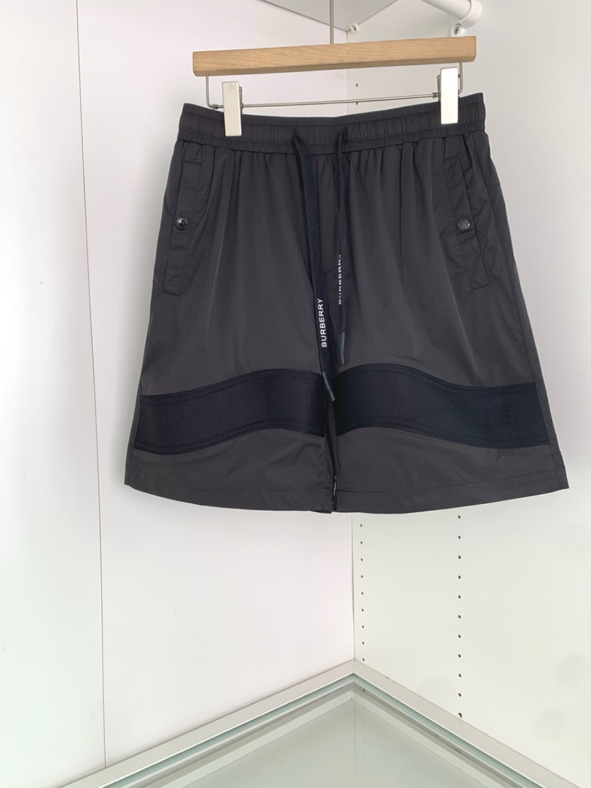 バーバリー ロゴドローコード テクニカルショートパンツ ブラック FS498