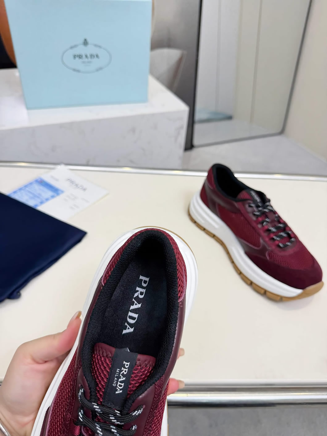 プラダ メッシュ&スエード 厚底スニーカー バーガンディ shoes576 - 画像 (2)