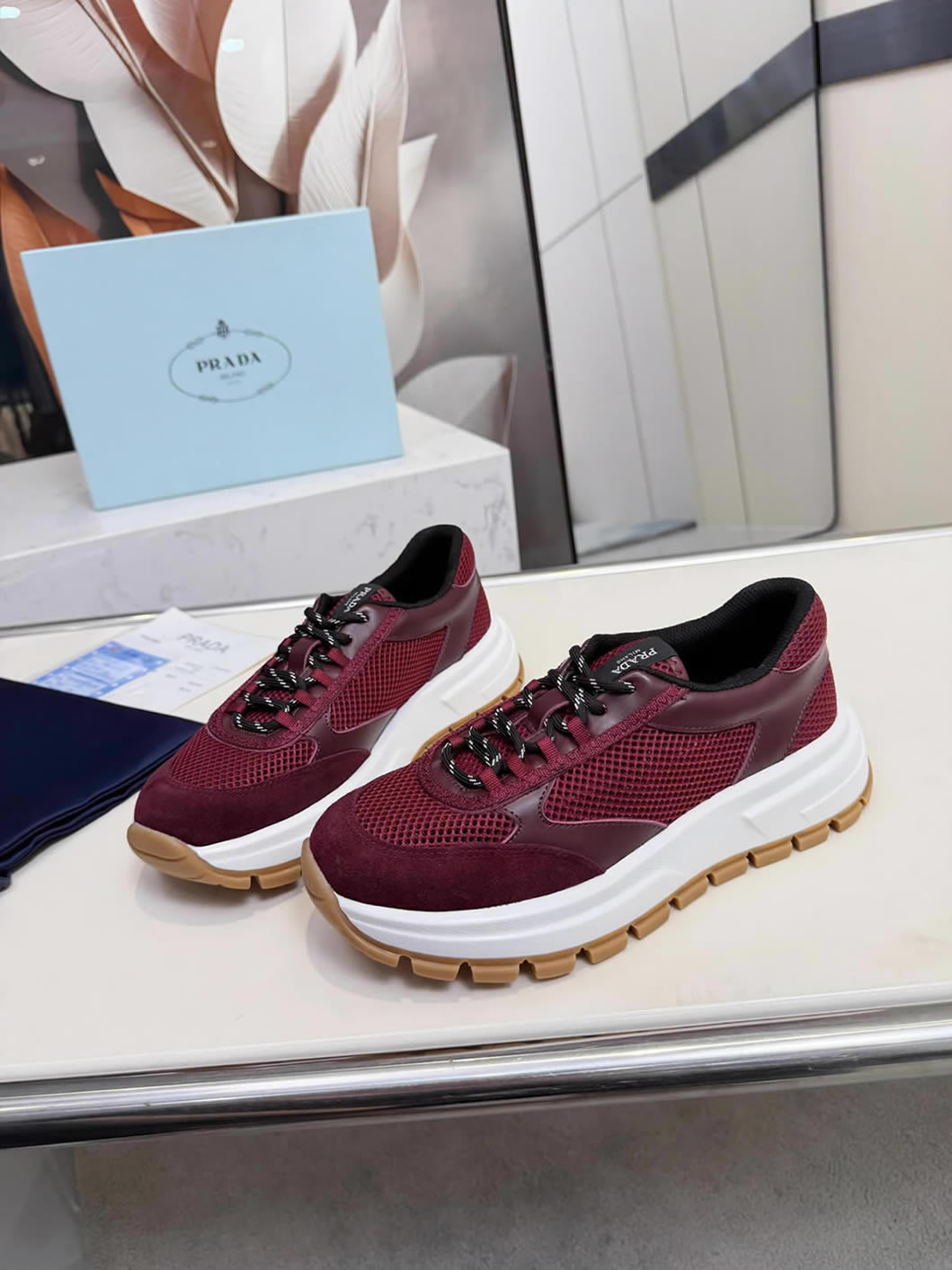 プラダ メッシュ&スエード 厚底スニーカー バーガンディ shoes576