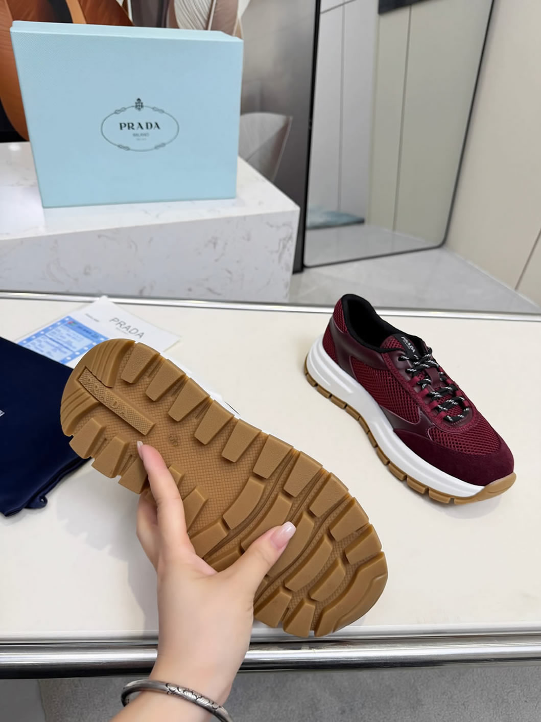 プラダ メッシュ&スエード 厚底スニーカー バーガンディ shoes576 - 画像 (8)