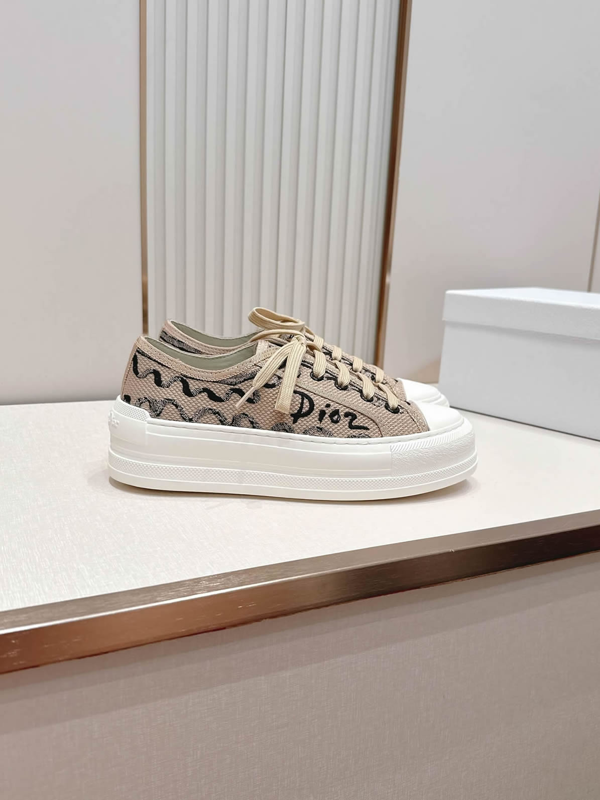 ディオール ロゴグラフィック キャンバス厚底スニーカー ベージュ shoes585 - 画像 (2)